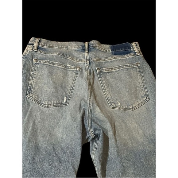 Abercrombie 90's ultra high rise straight 14
32 light wash curve love - Picture 4 of 9